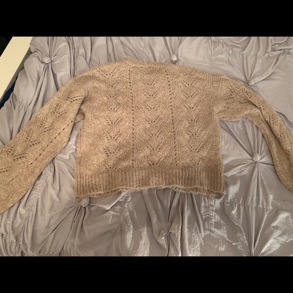 American Eagle Cropped Sweater - Picture 2 of 2